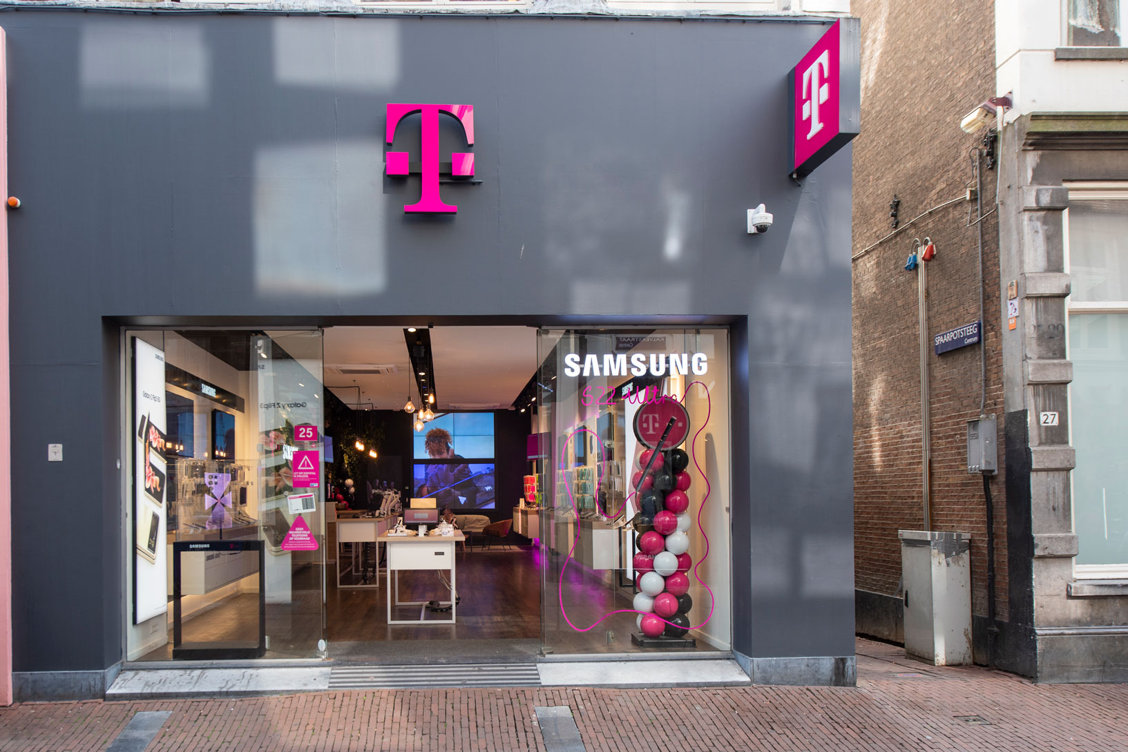 Afbeelding van T-Mobile Shop Amsterdam.