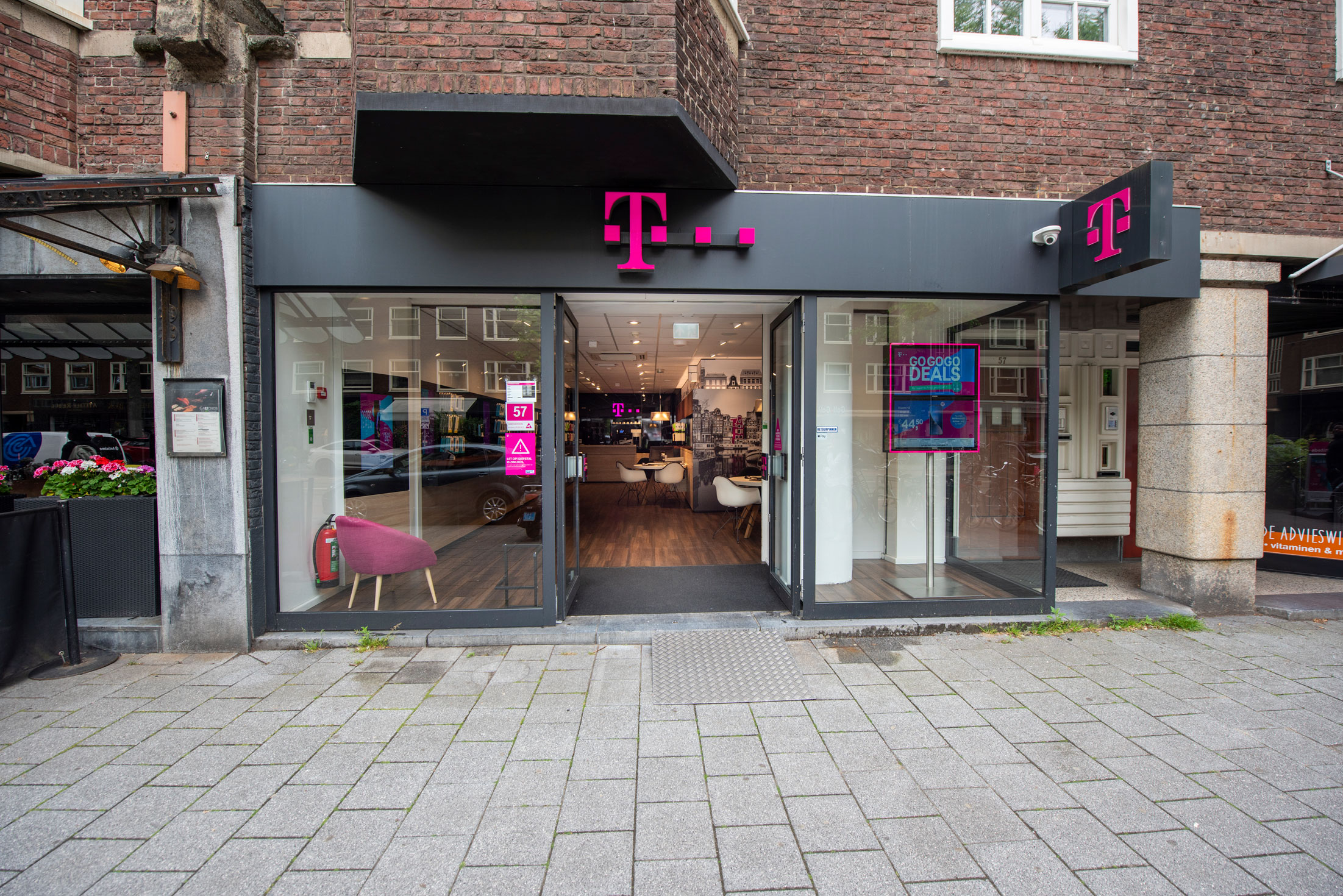 Afbeelding van T-Mobile Shop Amsterdam Beethovenstraat.
