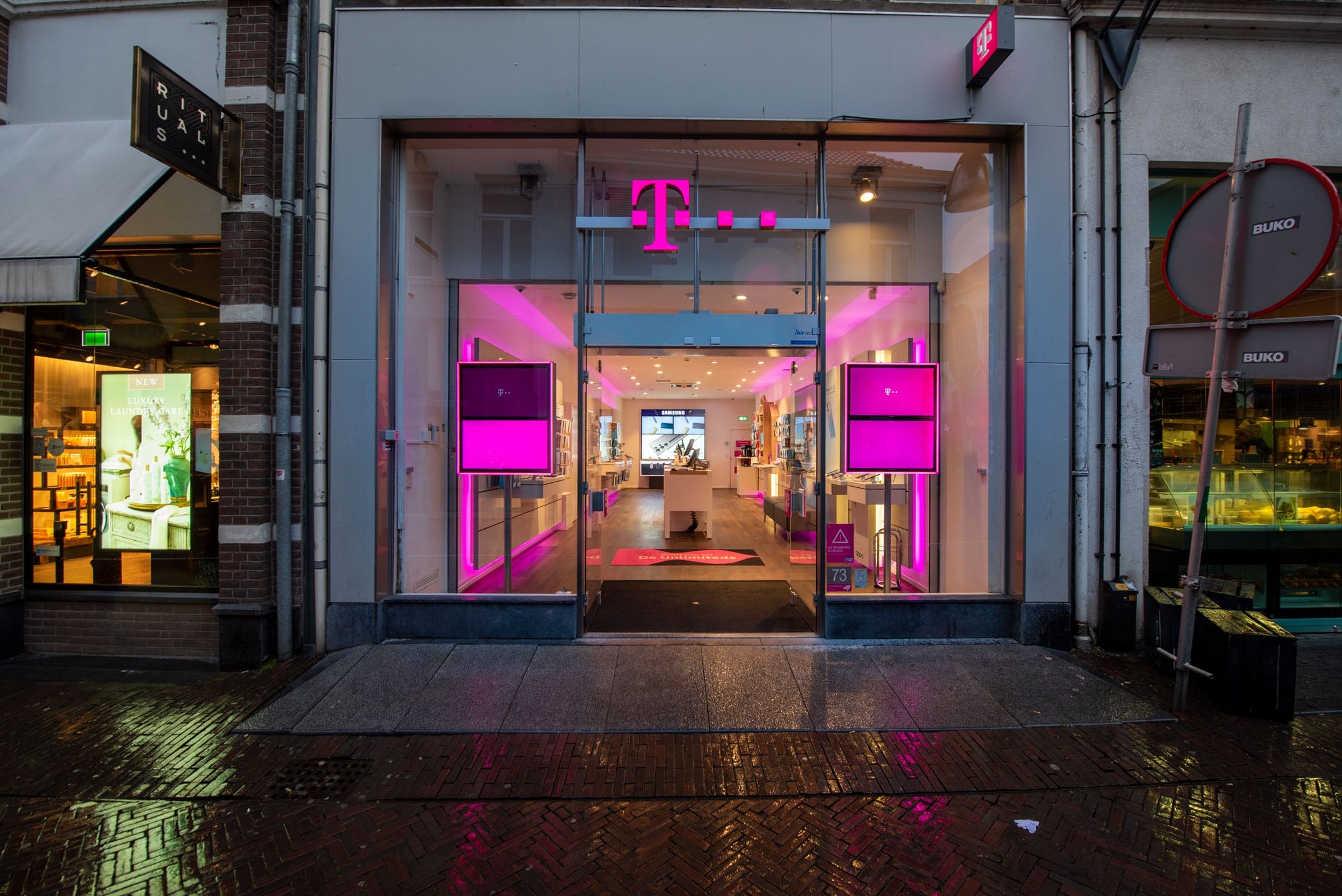Afbeelding van T-Mobile Shop Deventer Bisschopstraat.