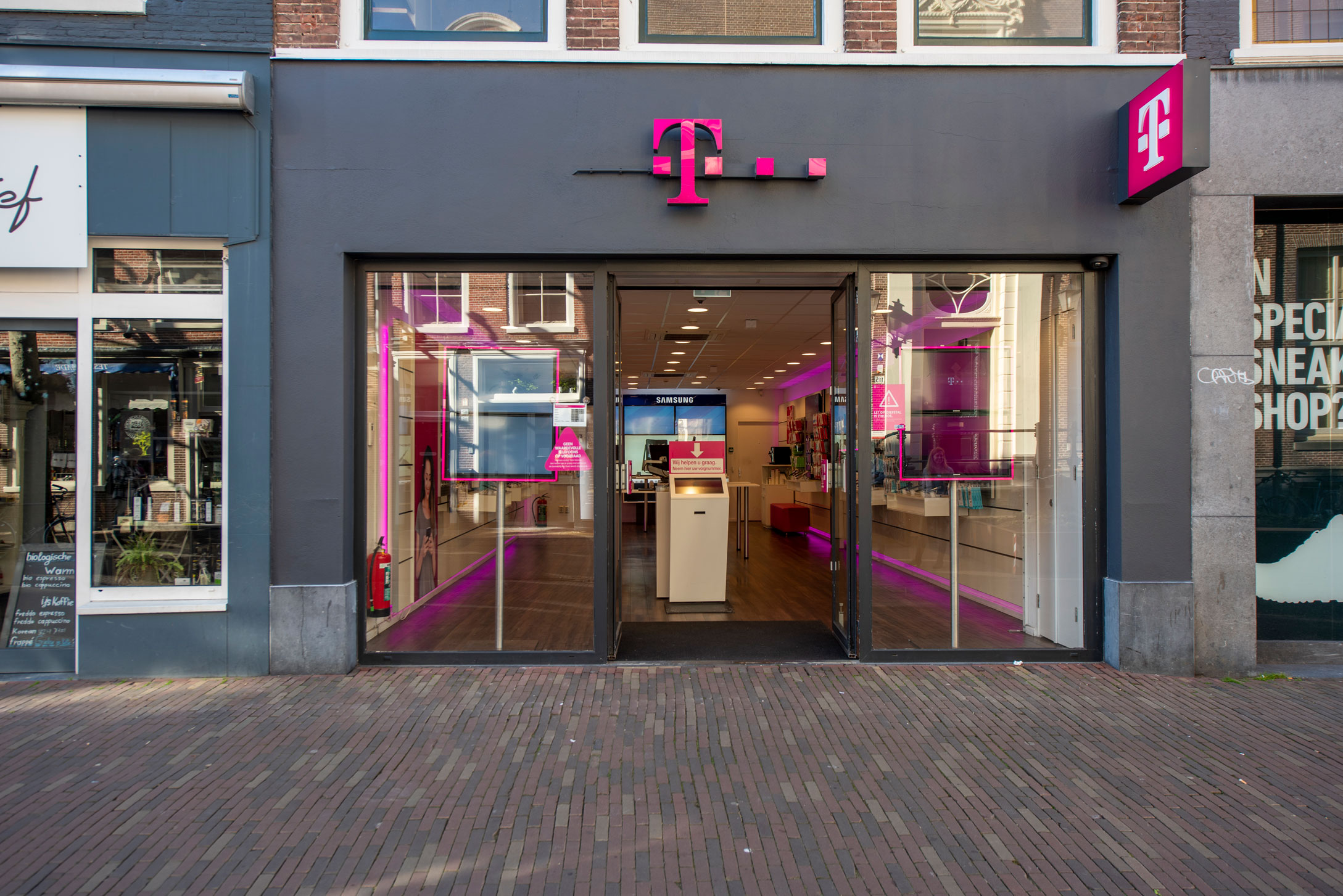Afbeelding van T-Mobile Shop Haarlem - Grote Houtstraat.