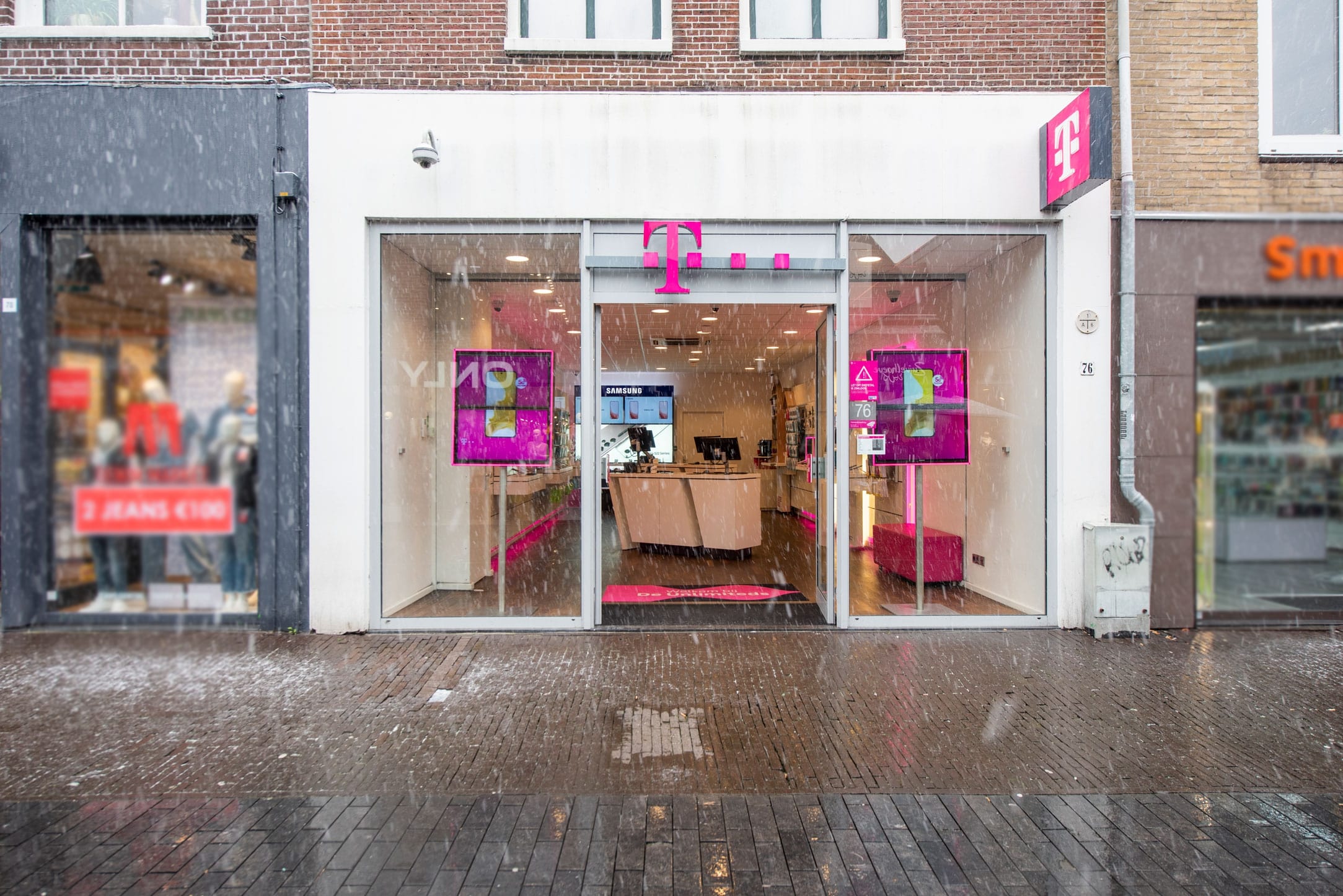 Afbeelding van T-Mobile Shop Heerenveen Dracht.