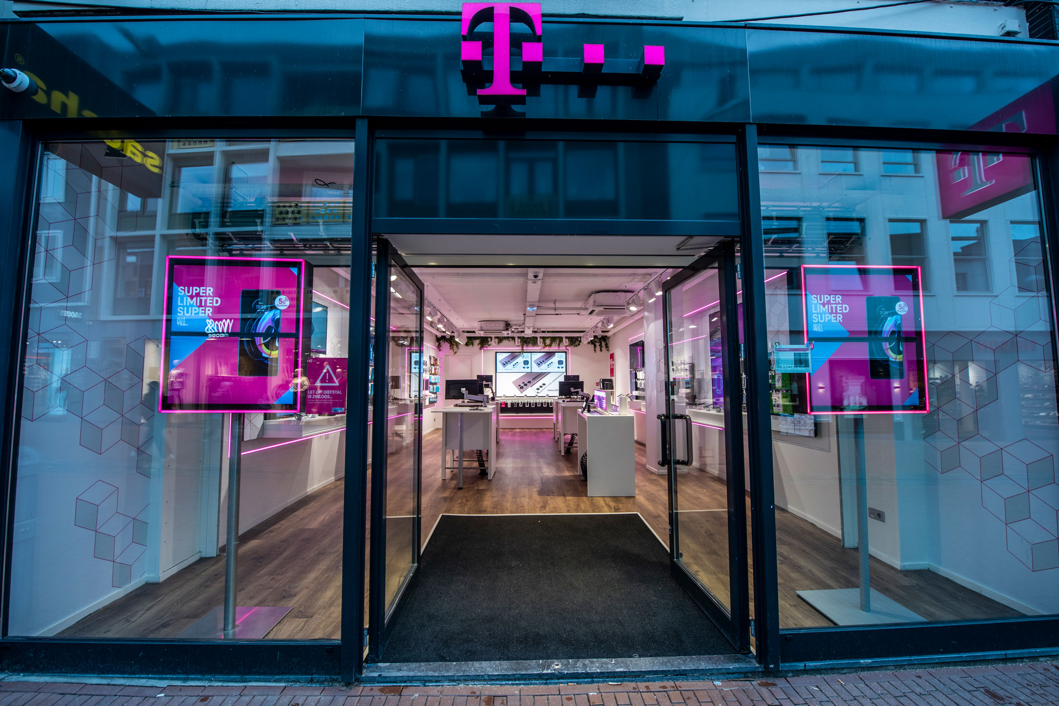 Afbeelding van T-Mobile Shop Nijmegen.
