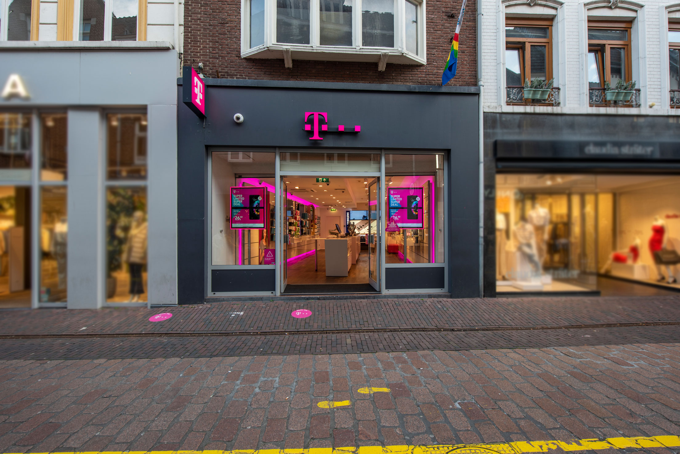 Afbeelding van T-Mobile Shop Roermond.