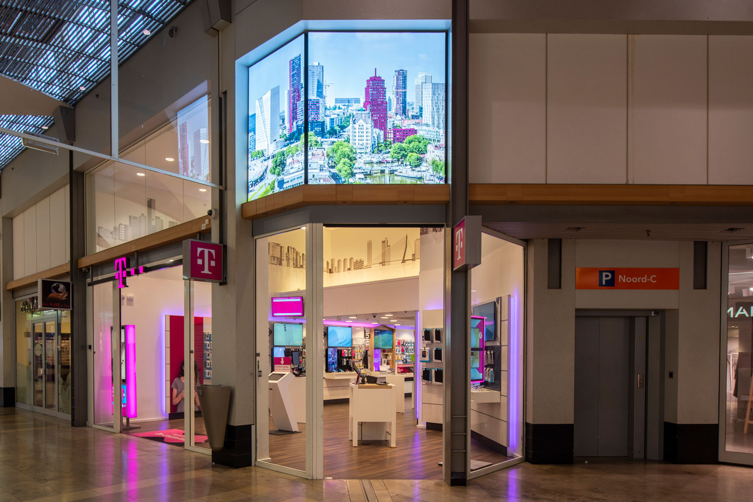 Afbeelding van T-Mobile Shop Rotterdam - Alexandrium.