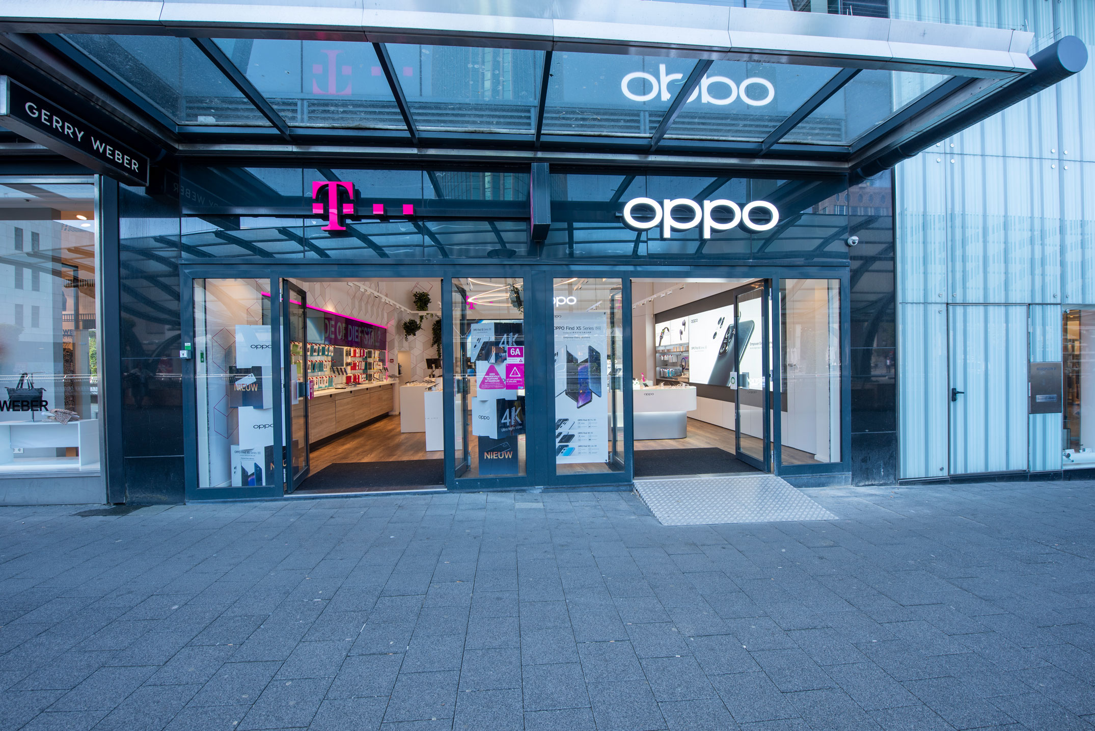 Afbeelding van T-Mobile Shop Rotterdam Beursplein.