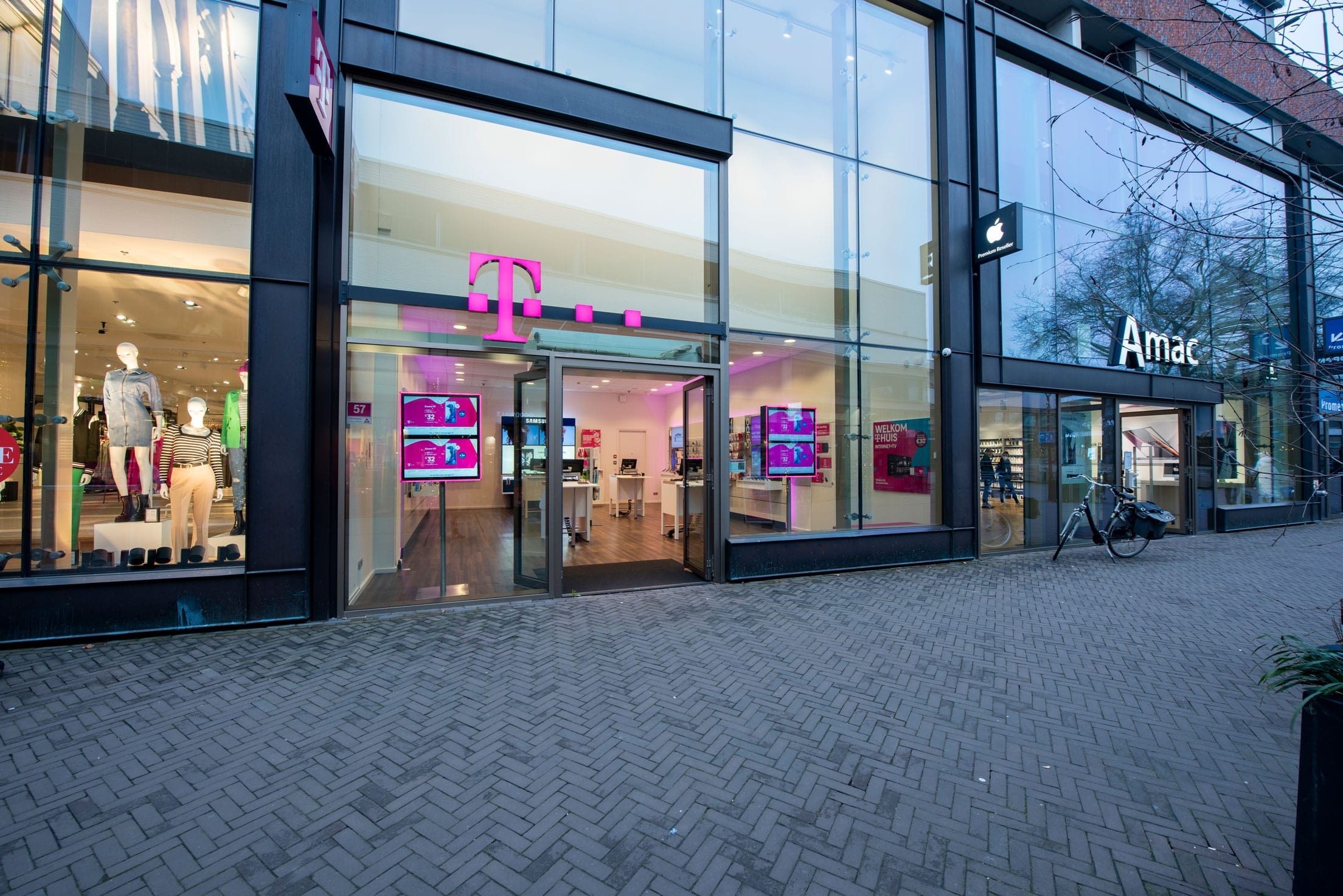 Afbeelding van T-Mobile Shop Uden Promenade.