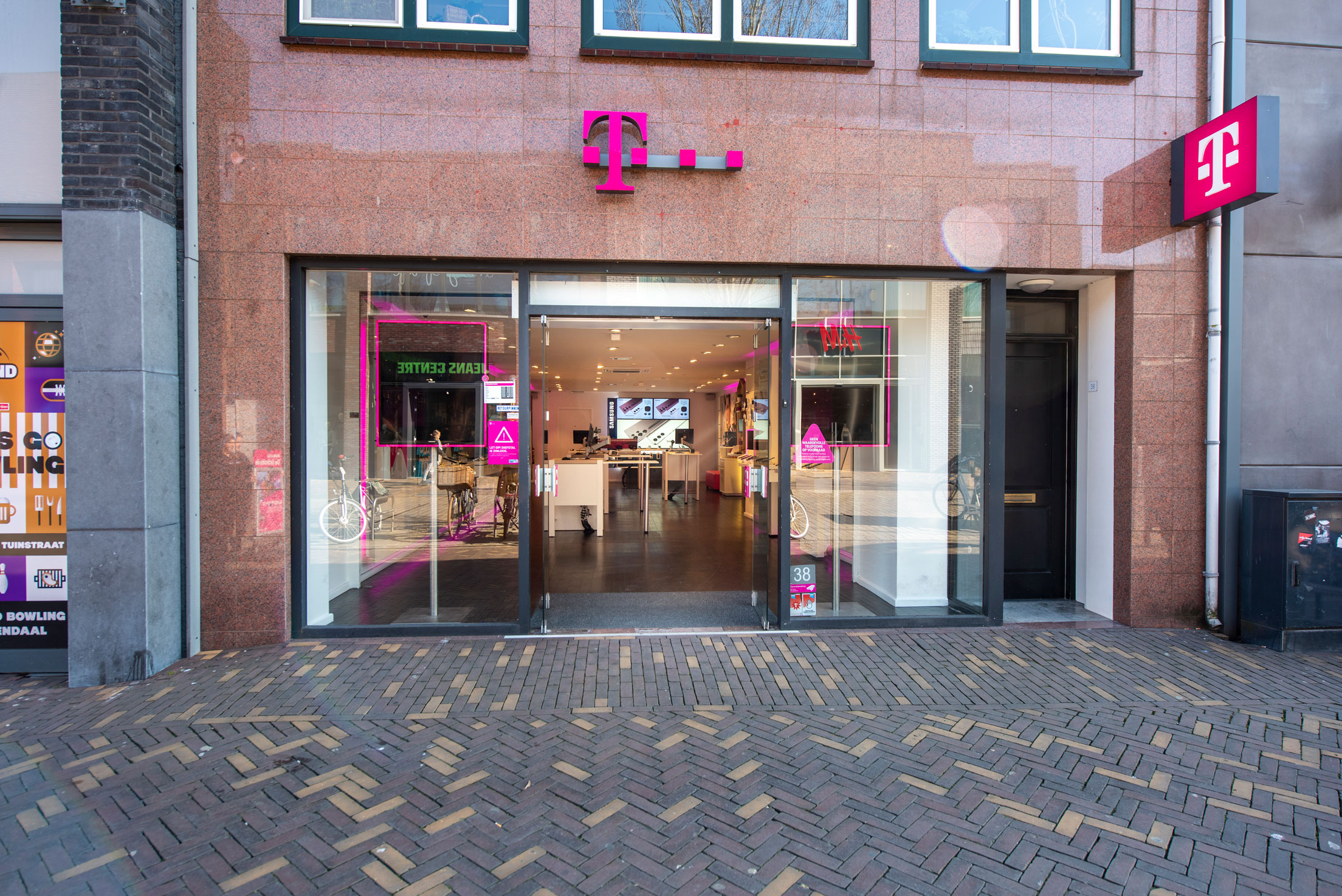 Afbeelding van T-Mobile Shop Veenendaal.